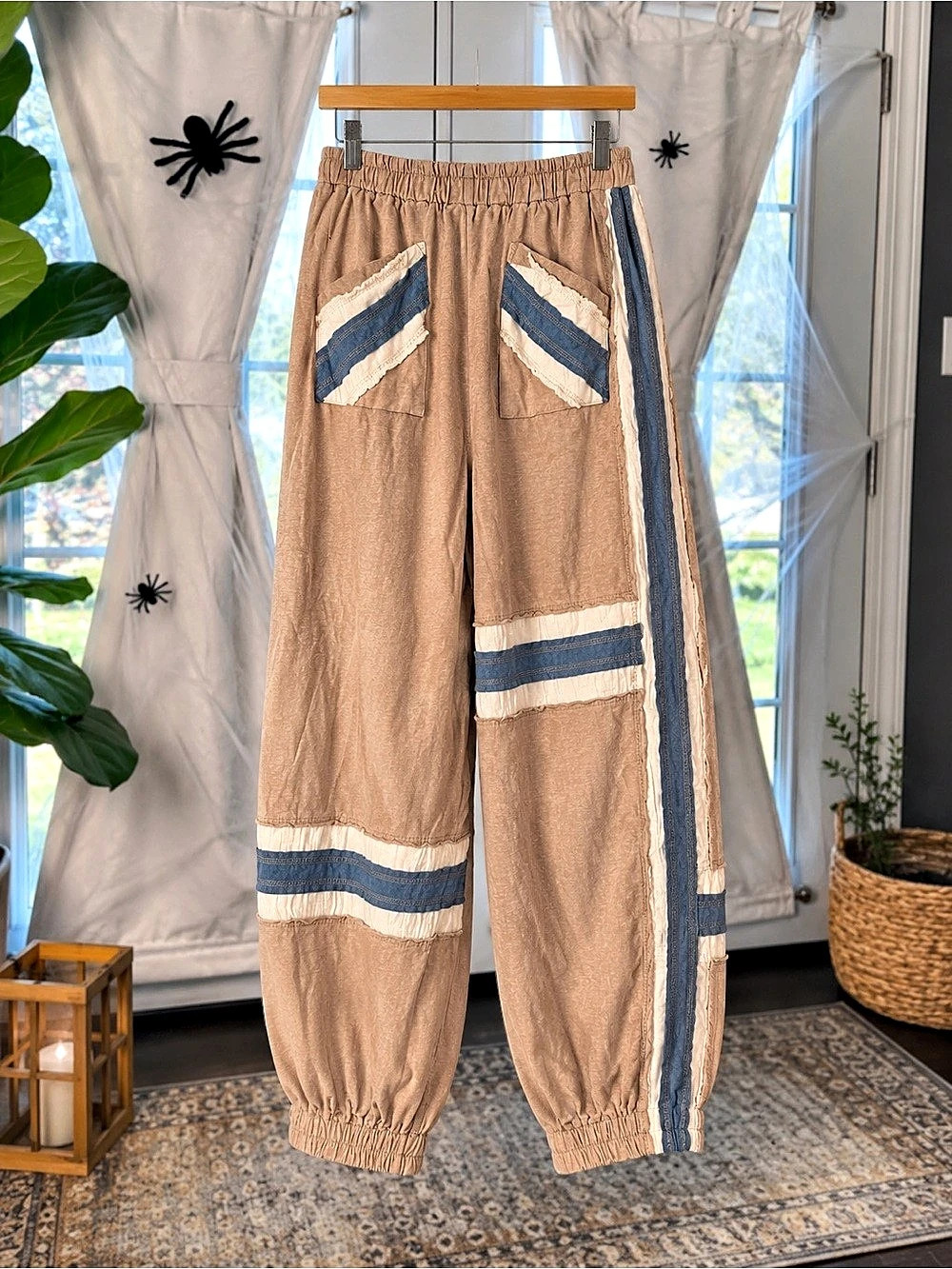 POL Toffee Joggers in Latte Size Large - Picture 2 of 6
